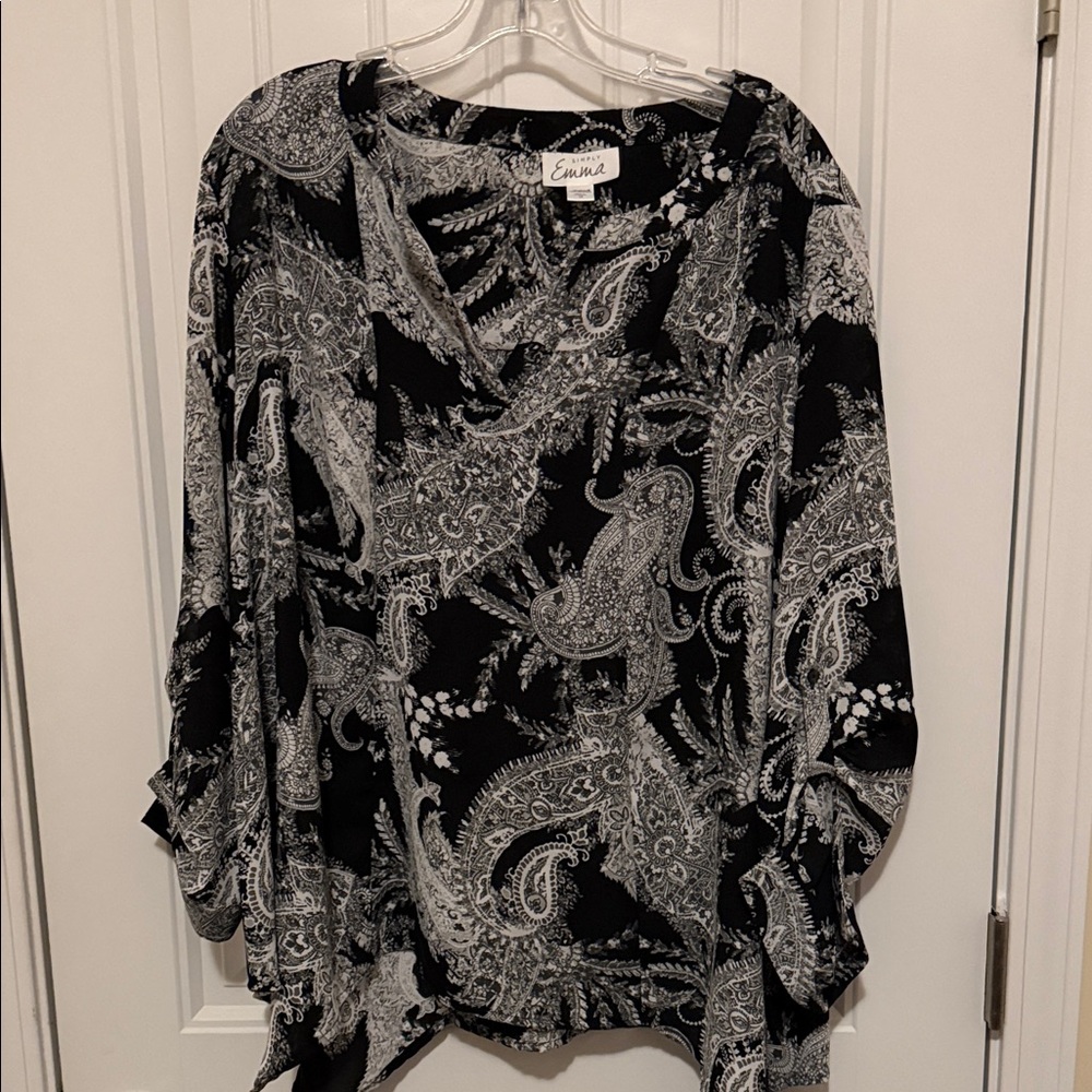 Simply Emma‎ Black and White Paisley Blouse